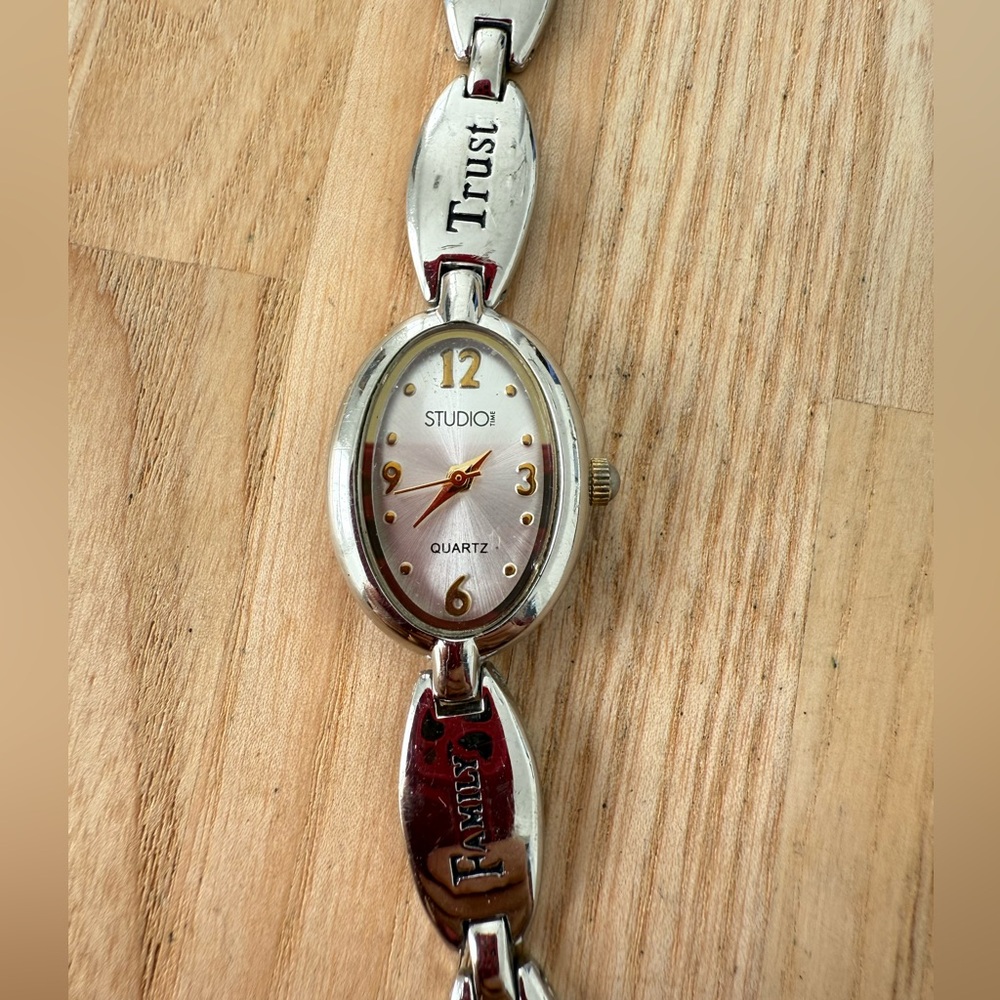 Studio time ladies oval family trust love fashion watch NEW BATTERY